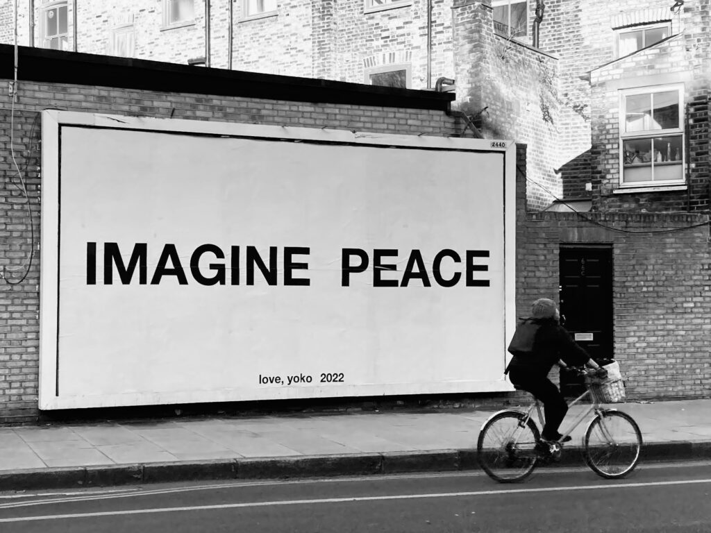 Yoko y John: Cuando la revolución era amor y paz. – Art Sôlido